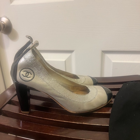 Chanel pumps silver & black size 6US - Picture 4 of 16